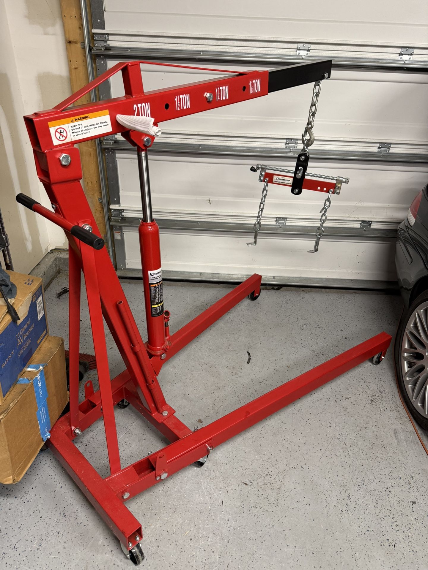 Strongway 2-ton Hydraulic Engine Hoist