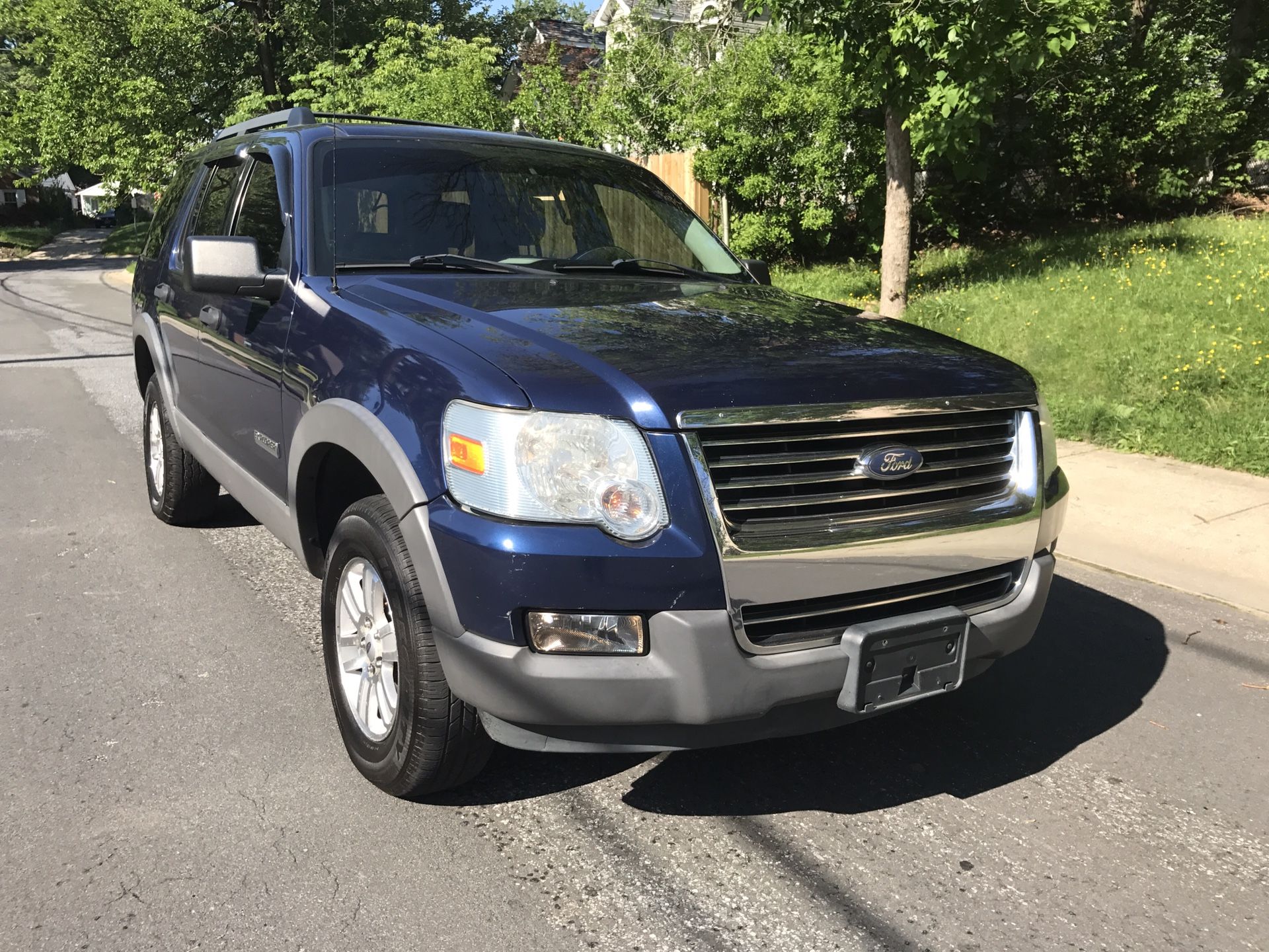 Only $3790 !! 2006 Ford Explorer 4x4 Cold AC Drives Very Smooth