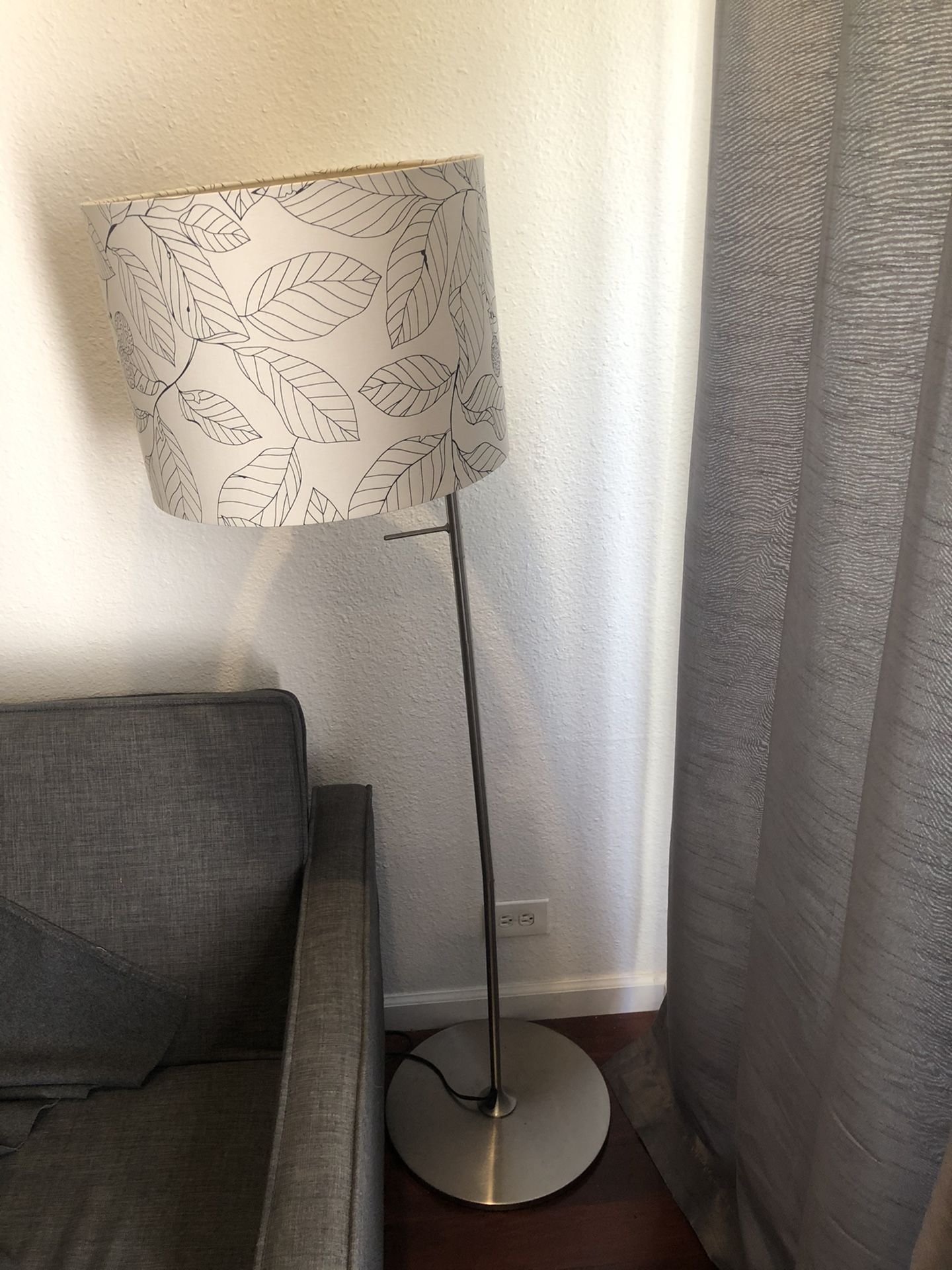 Large lamp with leaf design