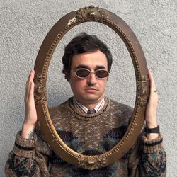 Egg-shaped Frame For Egg-shaped Heads 