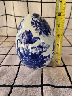 Vintage Blue White Porcelain Egg Figurine Chinoiserie Floral Decor 7.5" China
