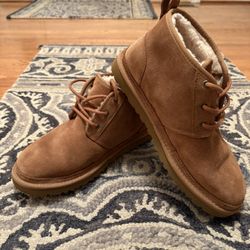 Men's Neumel Classic Fur Lined Suede Lace-Up Chukka Boots