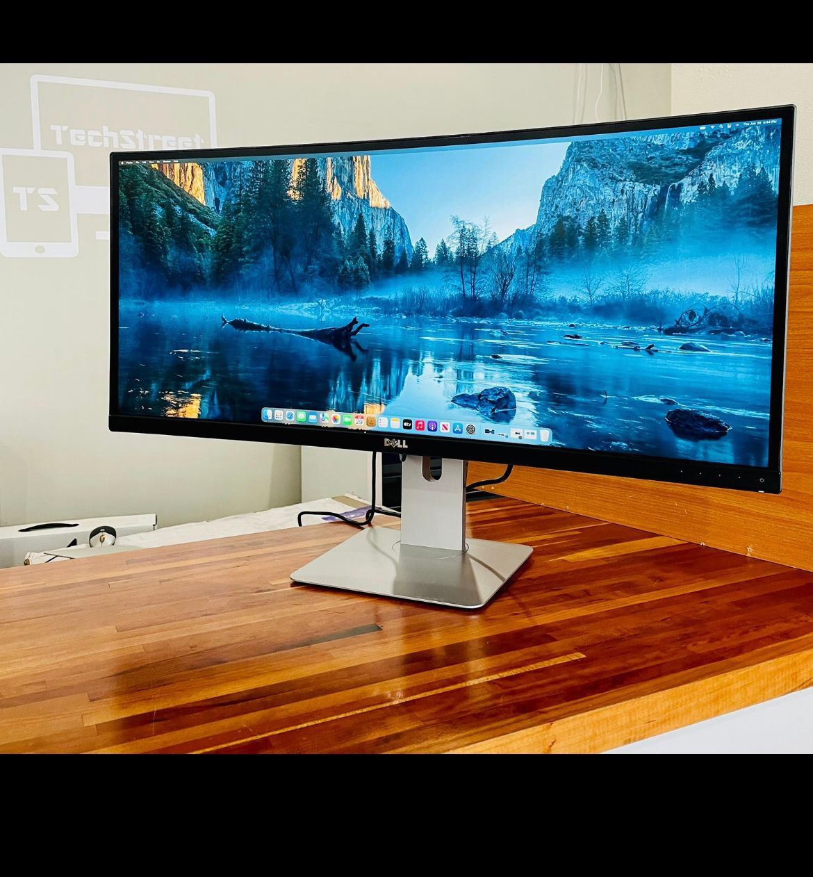 Dell 34” Curved Monitor U3415WB 3440X1440 Resolution Excellent Condition