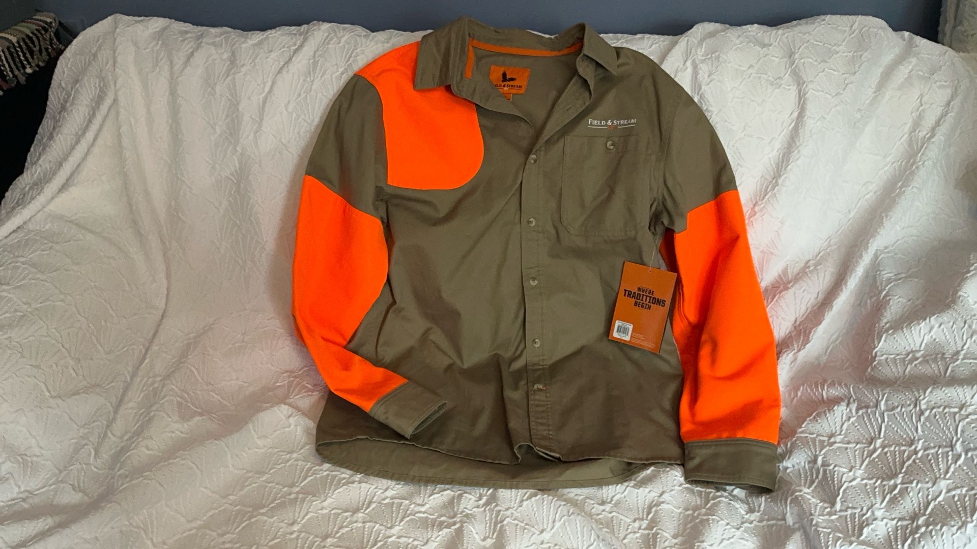 FIELD AND STREAMS SHOOTING /HUNTING LARGE