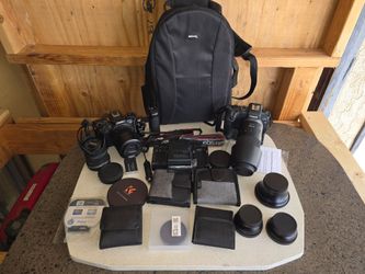 2 canon eos mirrorless cameras