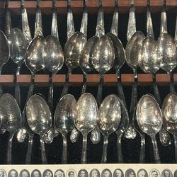 Tastic Large Presidential Spoon Collection In Display Case