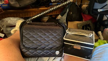 Portable makeup case and portable jewelry case