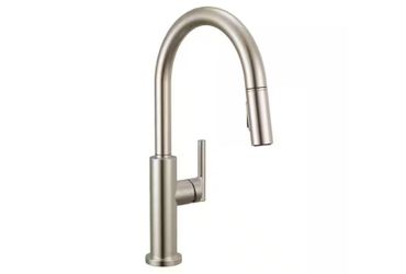 Delta Nicoli Single Handle Pull Down Sprayer Kitchen Faucet with Slim Handle in Stainless NEW