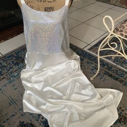 Gorgeous Long White Dress Size 18W. 🌺🌸