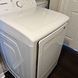 2.5 Month Old Washer Dryer For Sale
