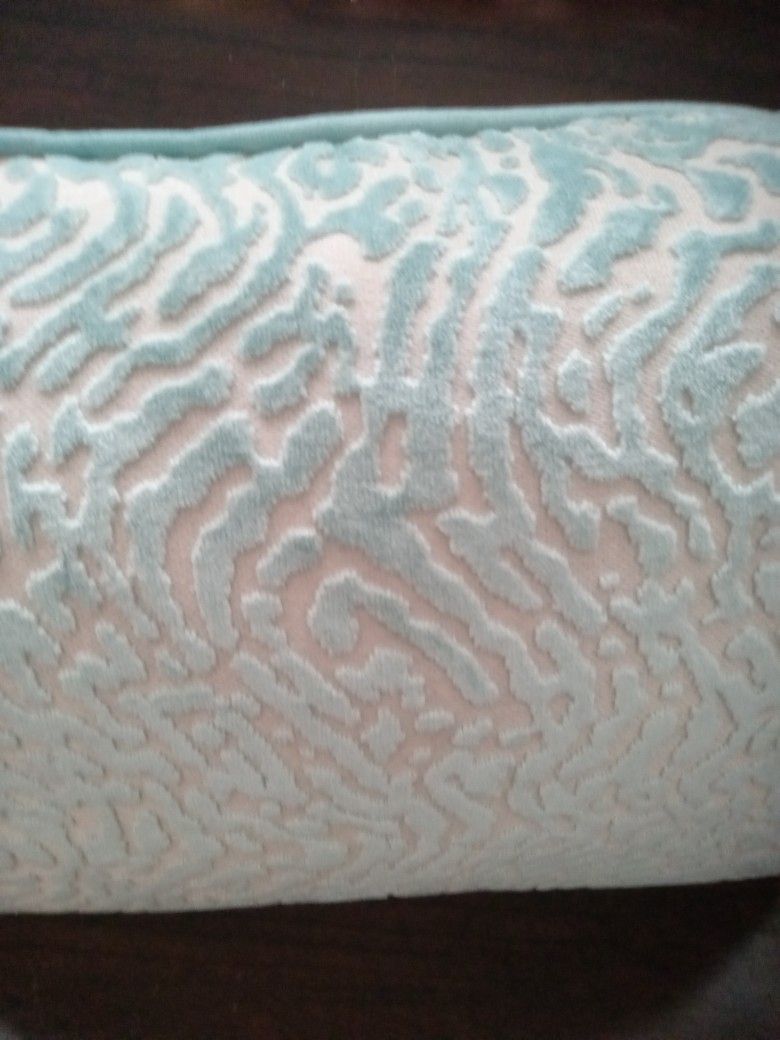 NEW THROW PILLOW 13"×18"