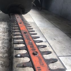 Black And Decker 17” 3.2 Amp Electric Edge Shrub Trimmer