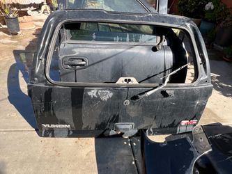 GMC 2004  Yukon Rear Liftgate Tailgate Black