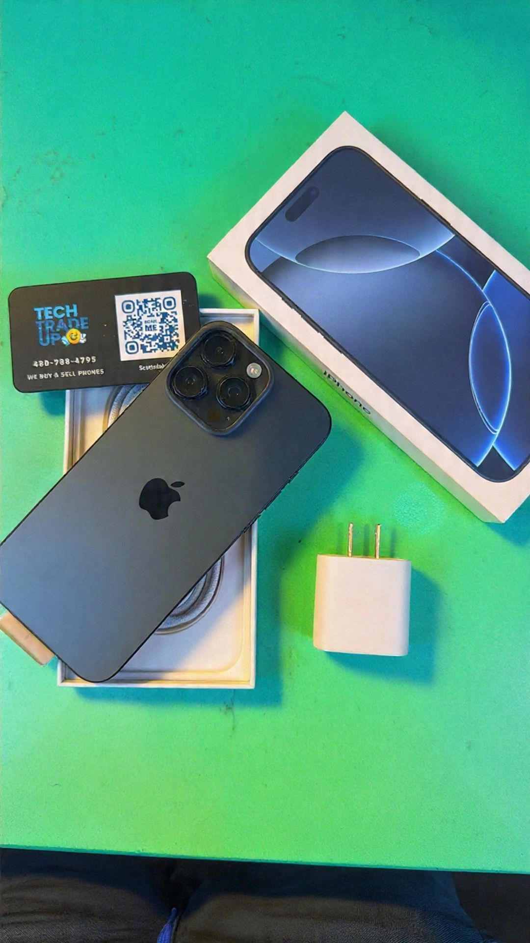 iPhone 16 Pro max Unlocked All carriers! 256GB Like New With box And Charger Battery Health 100%