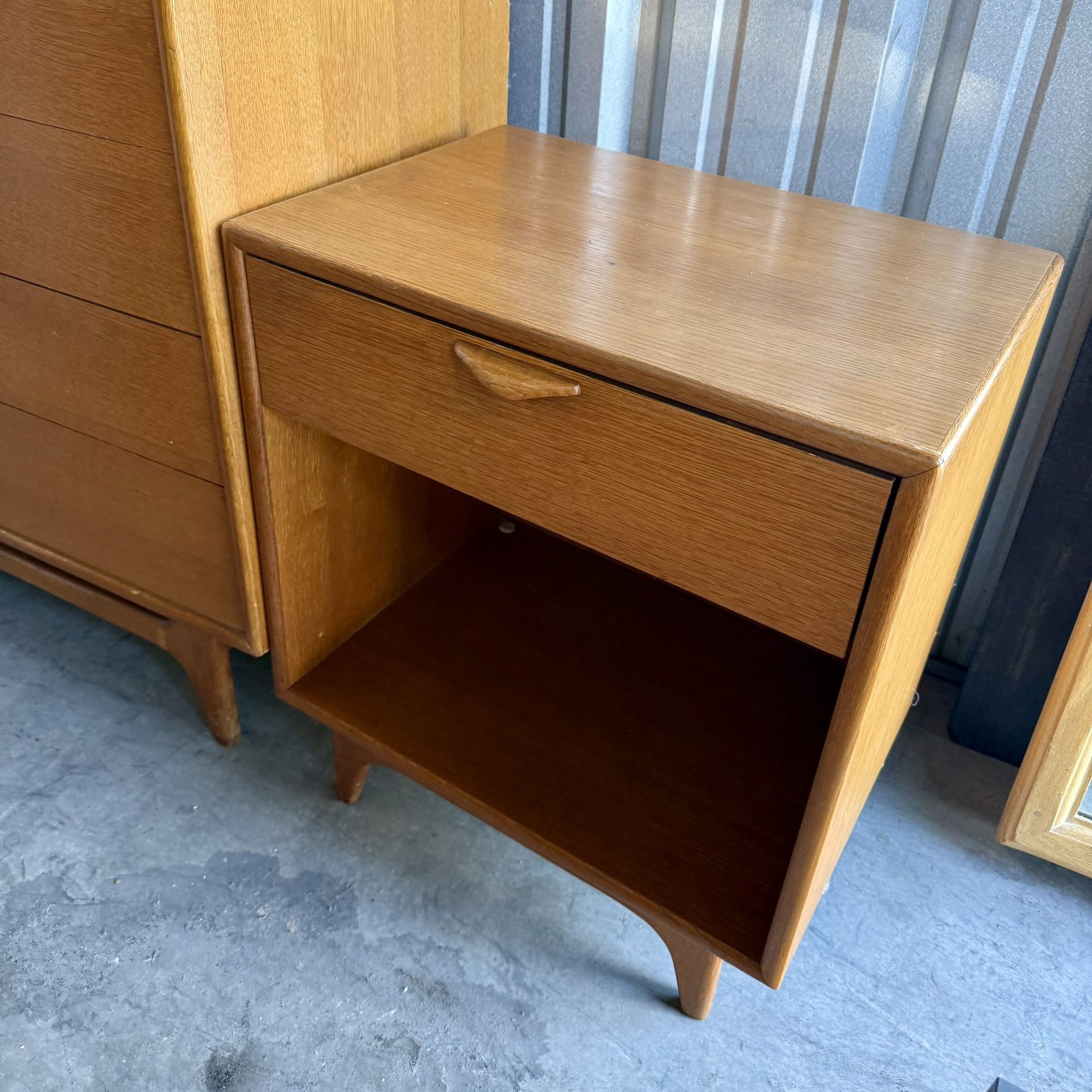 2 Lane Perception Nightstands – Matching Pair – Sculpted Pulls – Mid Century Modern