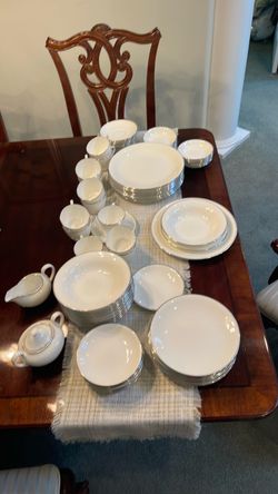 Fabulous WEDGWOOD China-Doric Platinum