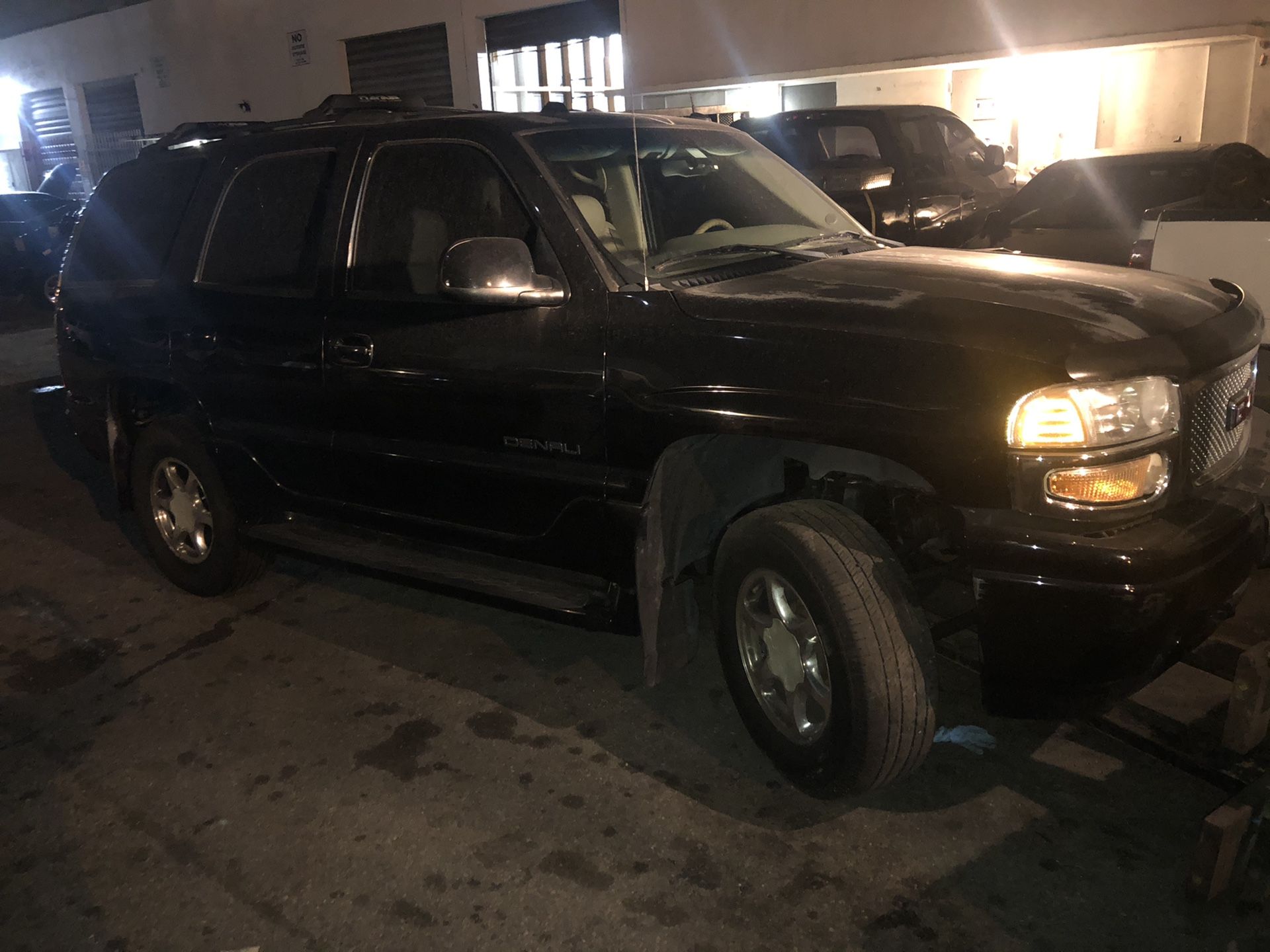 Parting out 2006 denali for parts 6.0 GMC Yukon AWD black OEM part out 4l65e Tahoe suburban escalade 00-06