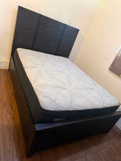 Beautiful Queen Size Bed - Mattress