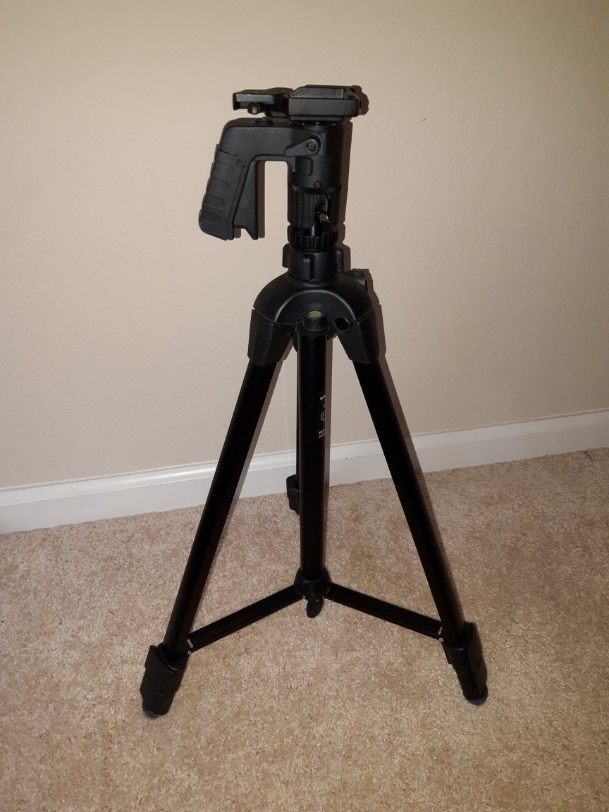 Sunpak PlatinumPlus TRIPOD for Sale in Lake Elsinore, CA - OfferUp