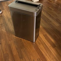 13 Gallon Trash Can With Malfunctioning Sensor