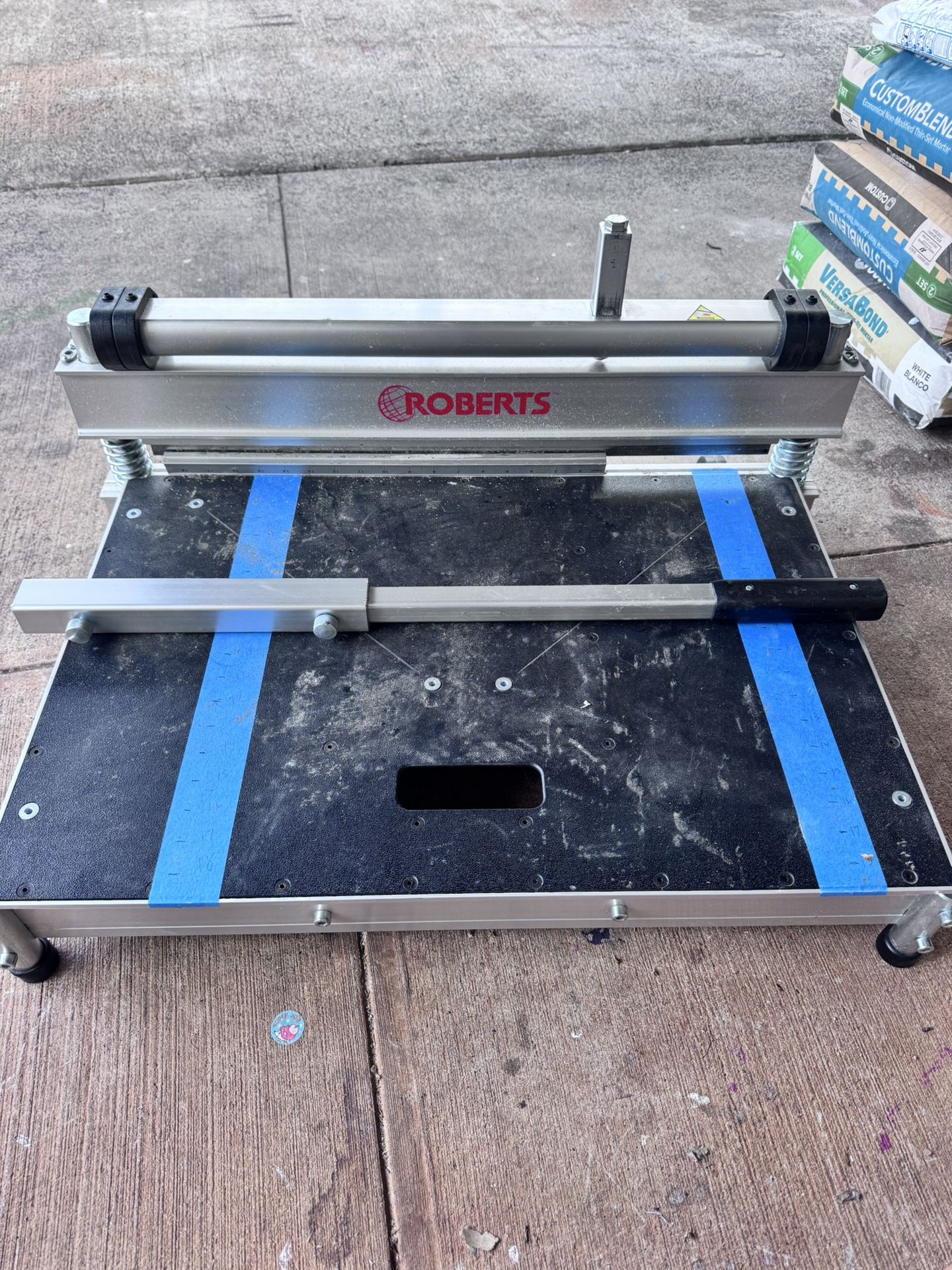 Carpet Cutter And Desalt Chop Saw