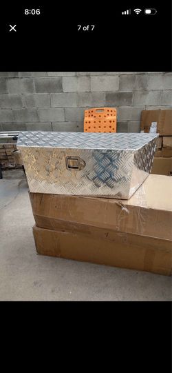 Aluminum tongue trailer tool box