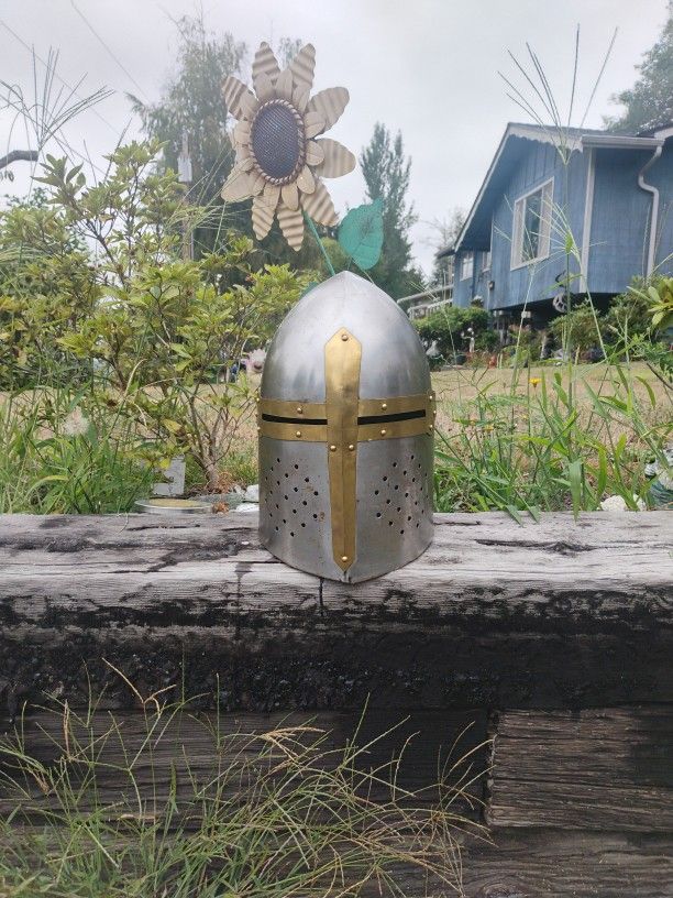 GARDEN HELMET