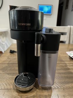Nespresso Vertuo Lattissima Coffee and Espresso Maker by De'Longhi, Matte Black & Glossy