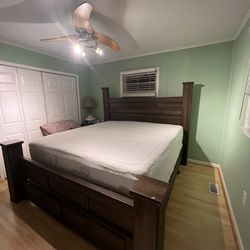 King size Bedroom Set: Mattress/boxsprng NOT INCLUDE