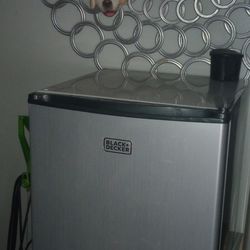 Black& Decker mini fridge