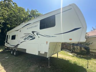 2006 Sierra 5th whee 32 feet 2 slide out