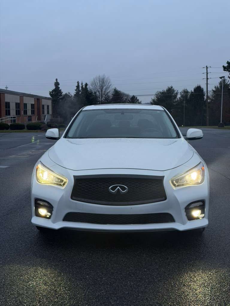 Selling 2015 Infiniti Q50s hybrid awd white with black leather fully loaded 93335 miles PA SALVAGE TITLE runs and drive new all rotors and brakes no i