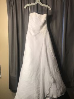 David’s Bridal wedding gown size 4