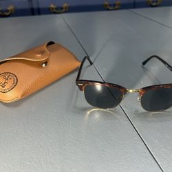 brand New Ray-Ban Sunglasses With The Case From The Eye Doctor