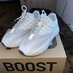 Yeezy 700 Analog
