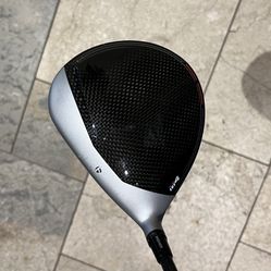 TaylorMade M4 9.5* Driver with stiff graphite shaft and TaylorMade head cover 