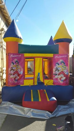 Brincolin & mesas & sillas & canopy