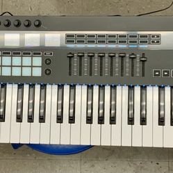 Novation 61SL MKIII MIDI Keyboard Controller Track Sequencer 61 Key USB Music Production Studio Audio Sound Music Musical Instrument Software Edit