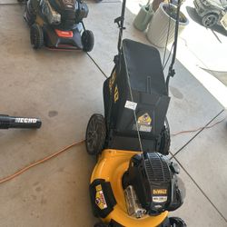DEWALT 12AVP2R3739 21 in. 163cc Briggs and Stratton 725Exi Engine Rear Wheel Drive 3-in-1 Gas Self Propelled Walk Behind Lawn Mower SKU: A4-BGP-08 $95