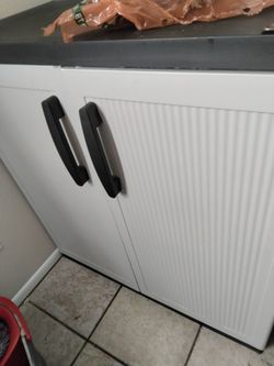 Storage cabinet