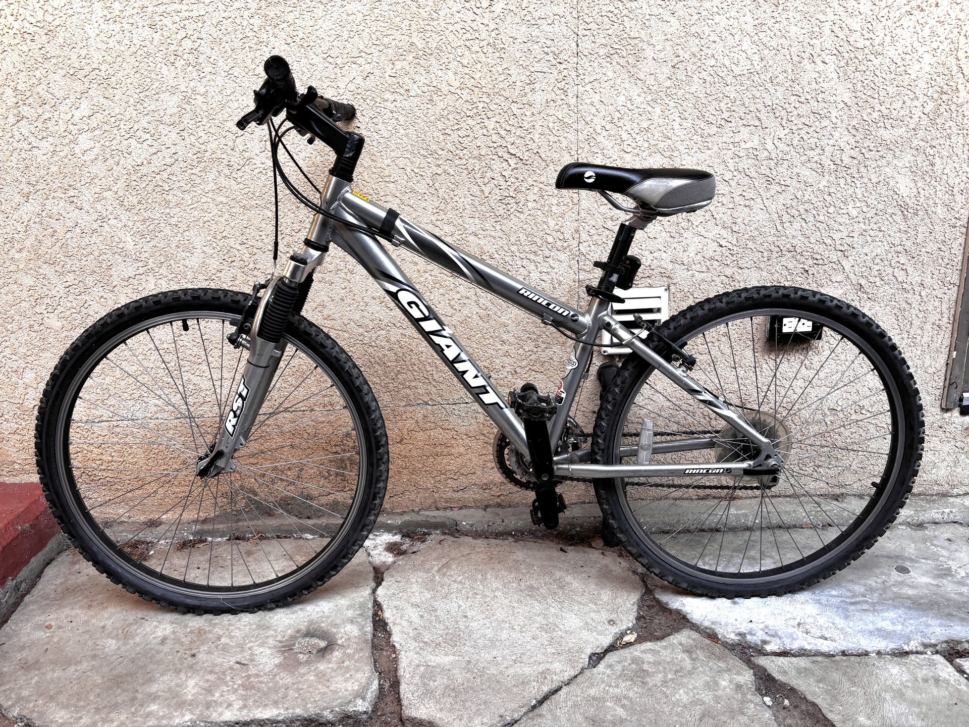 Giant Rincon Mountain Bike! Giant Rincon Mountain Bike!