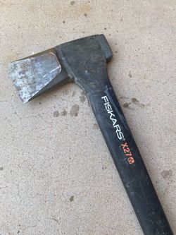 Fiskars X27 Axe