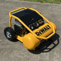 DeWalt Xtreme Quiet 2 Stage 200PSI 4.5 Gallon Compressor