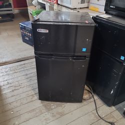 MicroFridge Freezer/ Refrigerator In Excellent Conditione