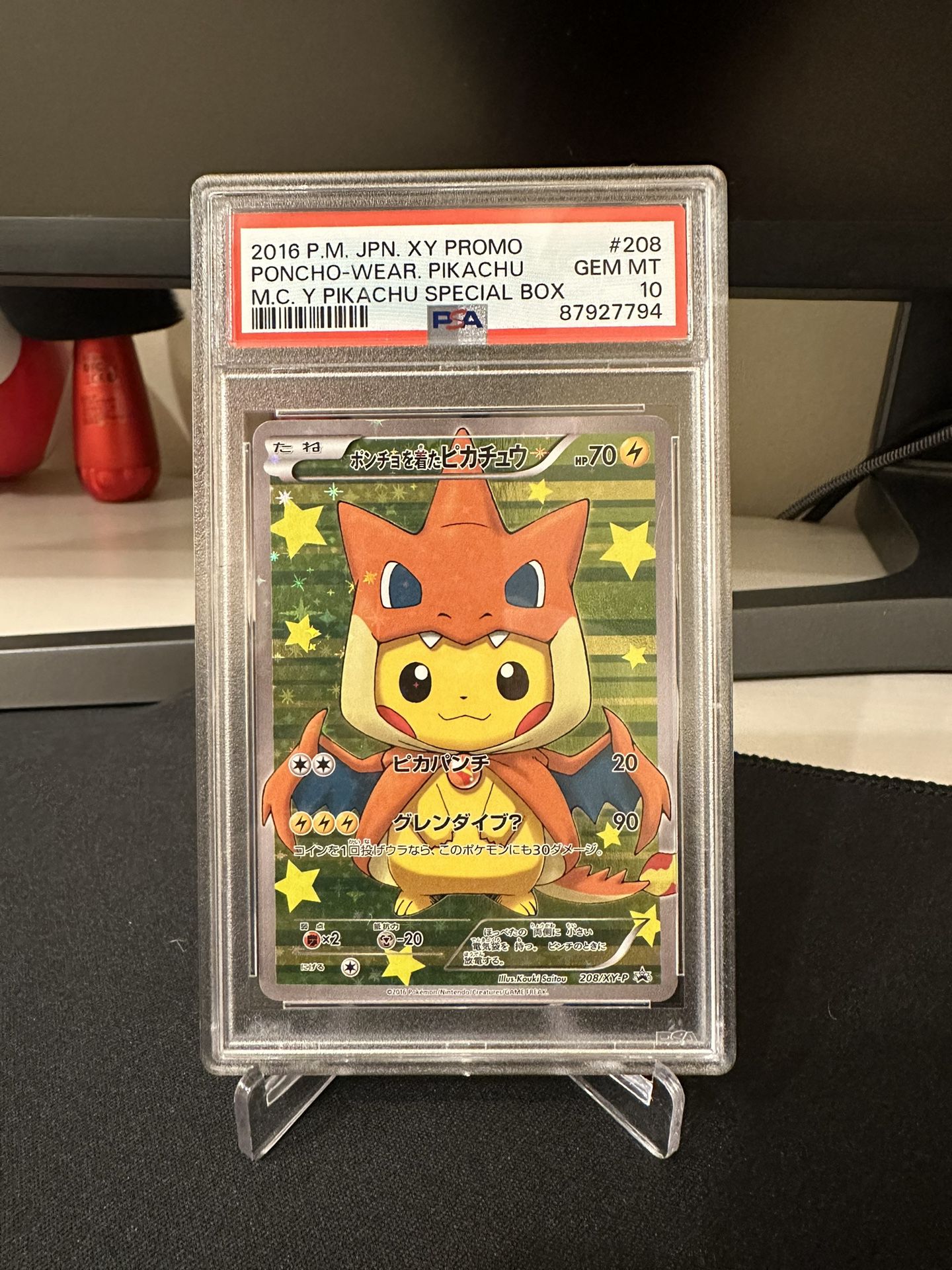Pokémon Poncho Pikachu Y Charizard