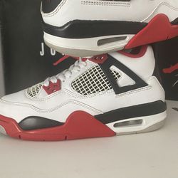 Air jordan 4 Fire Red Size 6y  ( pick up only )