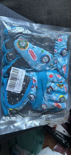 Brand New Thomas Boy Snow Gloves
