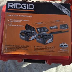 Ridgid 18V Dual Port Simultaneous Charger and 18V 4.0 Ah 2 Vateri n