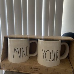 Rae Dunn Mug Set