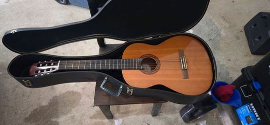 Fender CG-7 Classical Nylon Acoustic Guitar with case